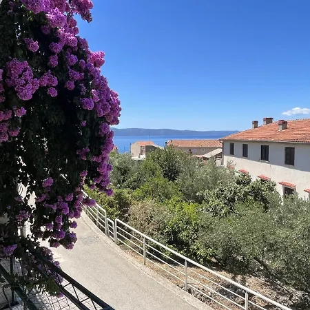 Appartement Retro-Two Bedroom Apartment With Sea View