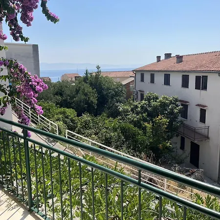 Retro-Two Bedroom Apartment With Sea View Appartement *