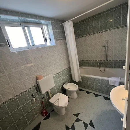 Retro Apartment With Sea View *