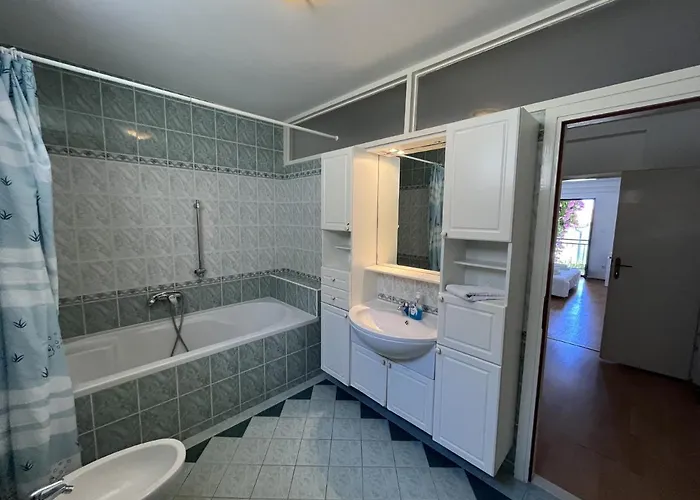 Retro Apartment *